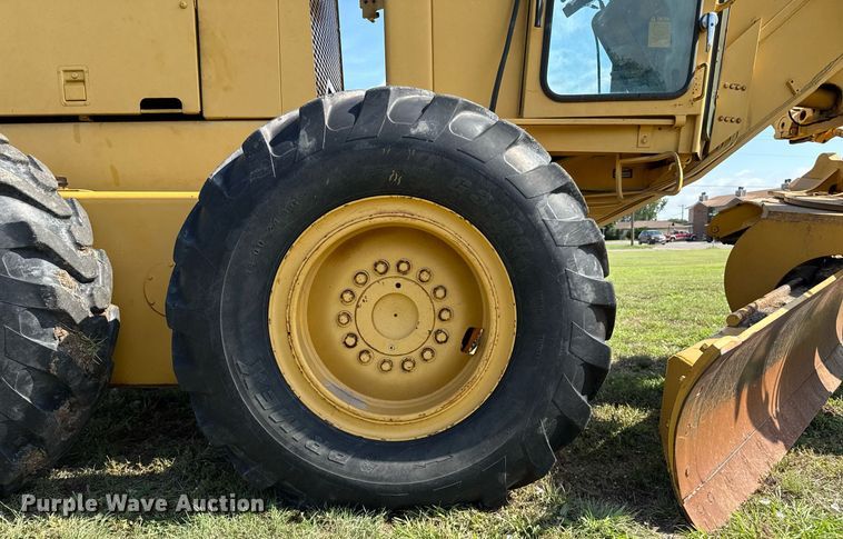 image for item DZ8504 1984 John Deere 770A motor grader