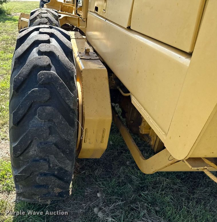 image for item DZ8504 1984 John Deere 770A motor grader