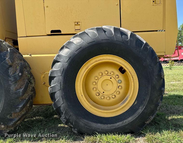 image for item DZ8504 1984 John Deere 770A motor grader