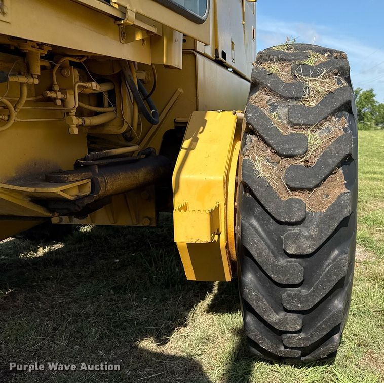 image for item DZ8504 1984 John Deere 770A motor grader