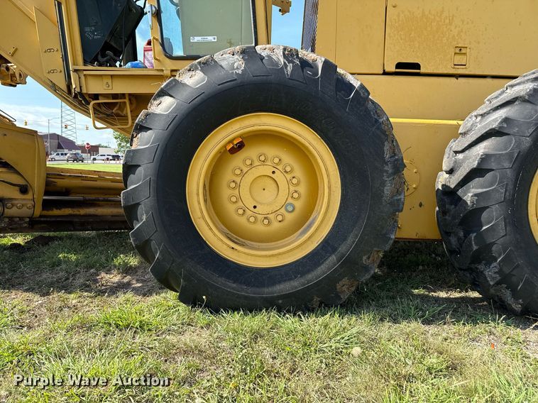 image for item DZ8504 1984 John Deere 770A motor grader