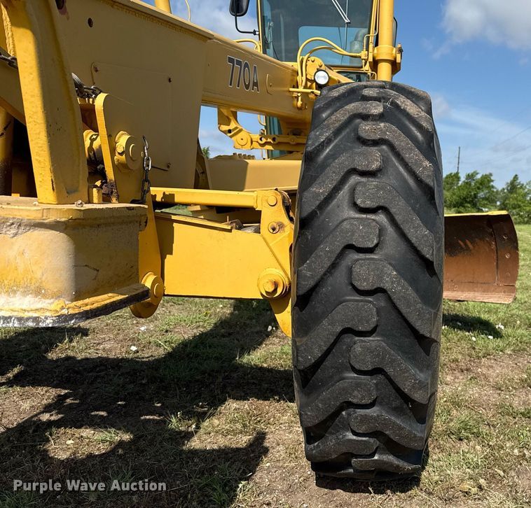 image for item DZ8504 1984 John Deere 770A motor grader