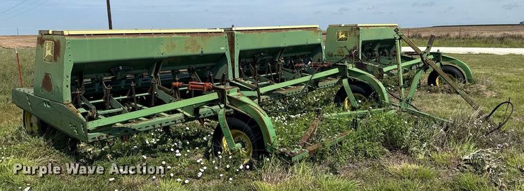 image for item DZ8506 John Deere 9300 grain drill