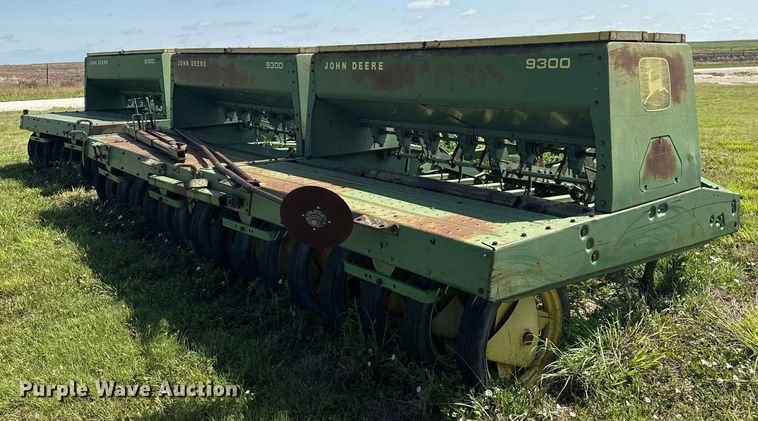 image for item DZ8506 John Deere 9300 grain drill