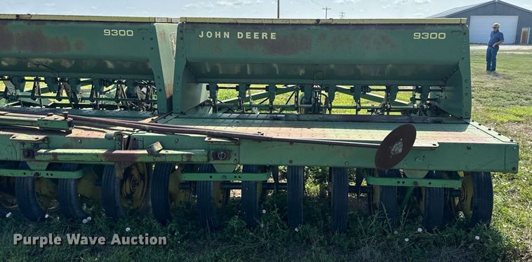 image for item DZ8506 John Deere 9300 grain drill
