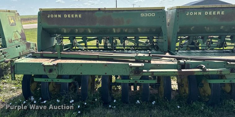 image for item DZ8506 John Deere 9300 grain drill