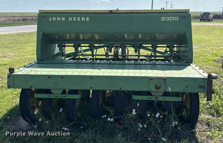 image for item DZ8506 John Deere 9300 grain drill
