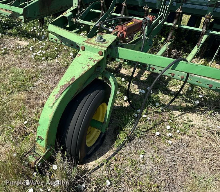 image for item DZ8506 John Deere 9300 grain drill