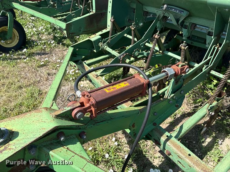 image for item DZ8506 John Deere 9300 grain drill