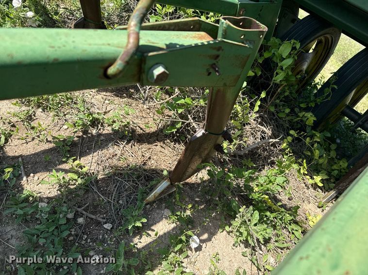 image for item DZ8506 John Deere 9300 grain drill