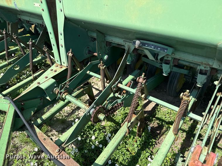 image for item DZ8506 John Deere 9300 grain drill