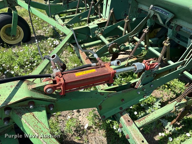 image for item DZ8506 John Deere 9300 grain drill