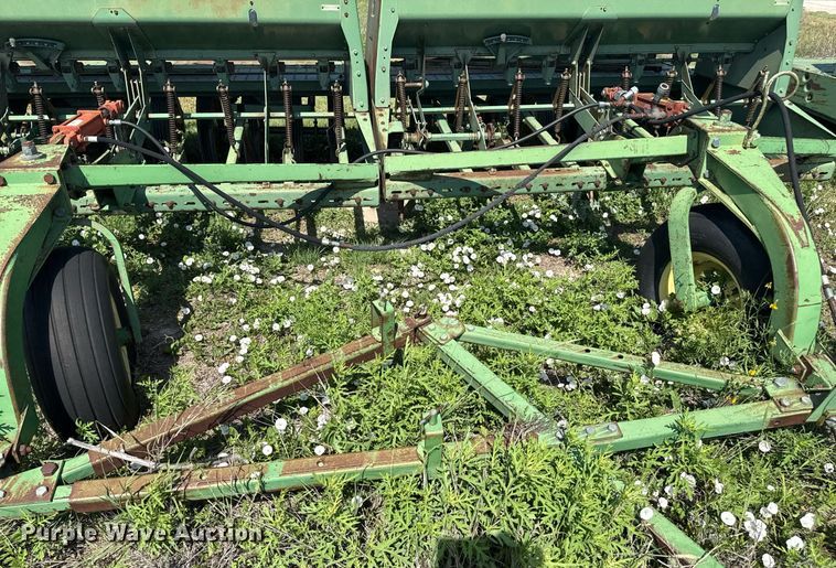 image for item DZ8506 John Deere 9300 grain drill