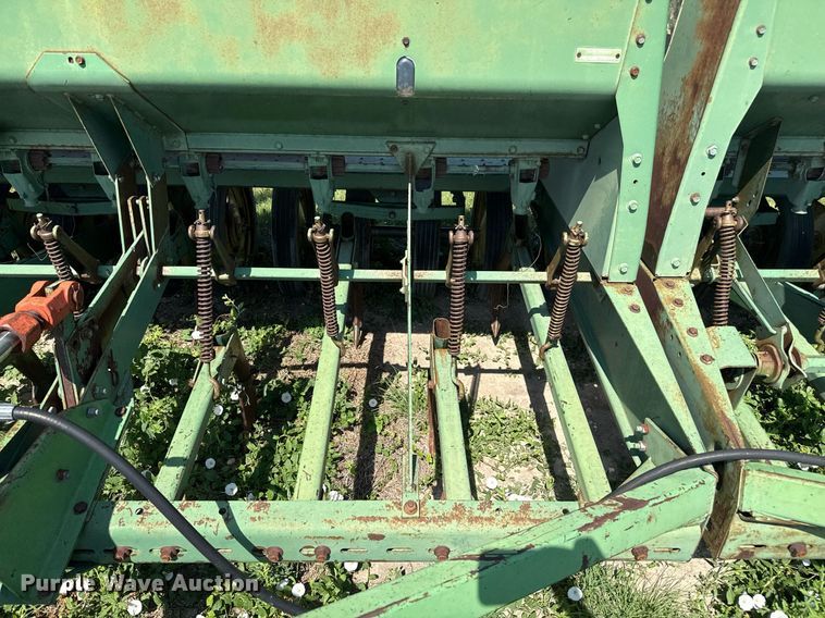 image for item DZ8506 John Deere 9300 grain drill