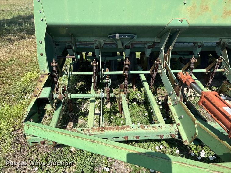 image for item DZ8506 John Deere 9300 grain drill