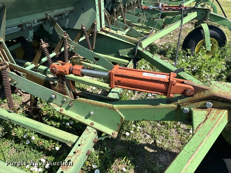 image for item DZ8506 John Deere 9300 grain drill