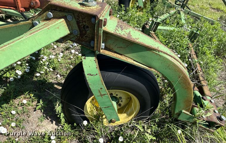 image for item DZ8506 John Deere 9300 grain drill