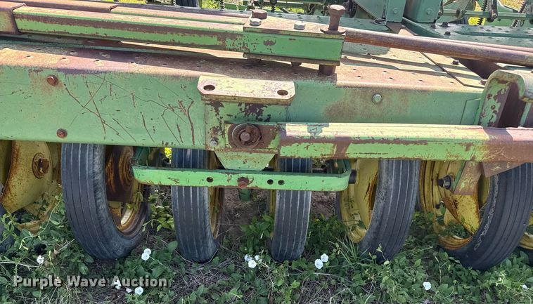 image for item DZ8506 John Deere 9300 grain drill