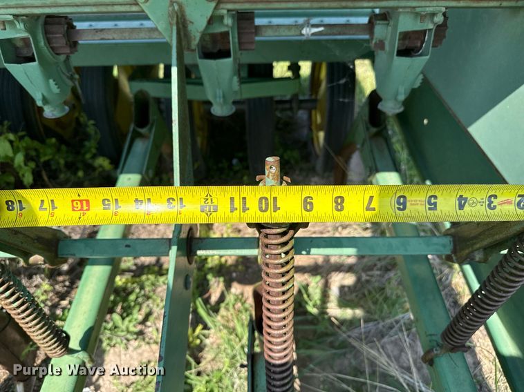 image for item DZ8506 John Deere 9300 grain drill