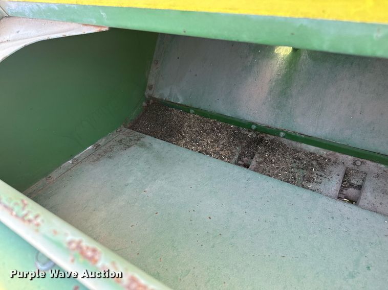 image for item DZ8506 John Deere 9300 grain drill