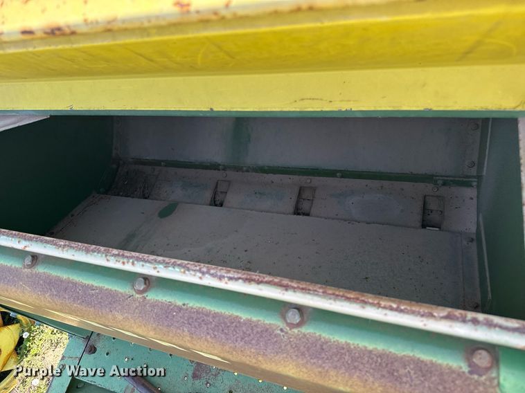 image for item DZ8506 John Deere 9300 grain drill