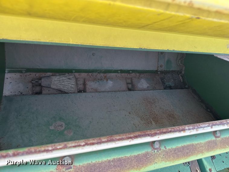 image for item DZ8506 John Deere 9300 grain drill