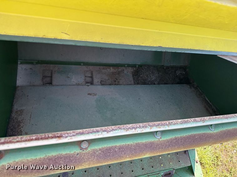 image for item DZ8506 John Deere 9300 grain drill