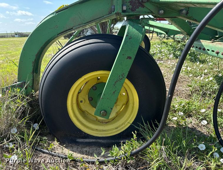 image for item DZ8506 John Deere 9300 grain drill