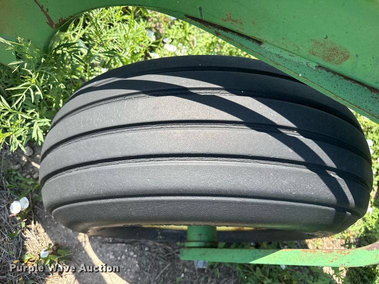 image for item DZ8506 John Deere 9300 grain drill