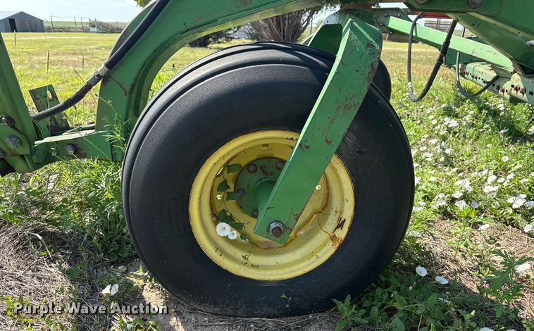 image for item DZ8506 John Deere 9300 grain drill