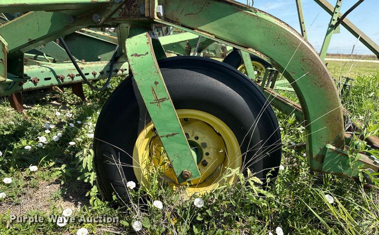 image for item DZ8506 John Deere 9300 grain drill