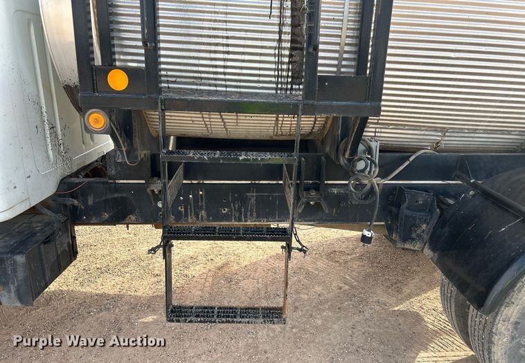 image for item EC1400 1986 International Harvester 1754 oil distributor truck