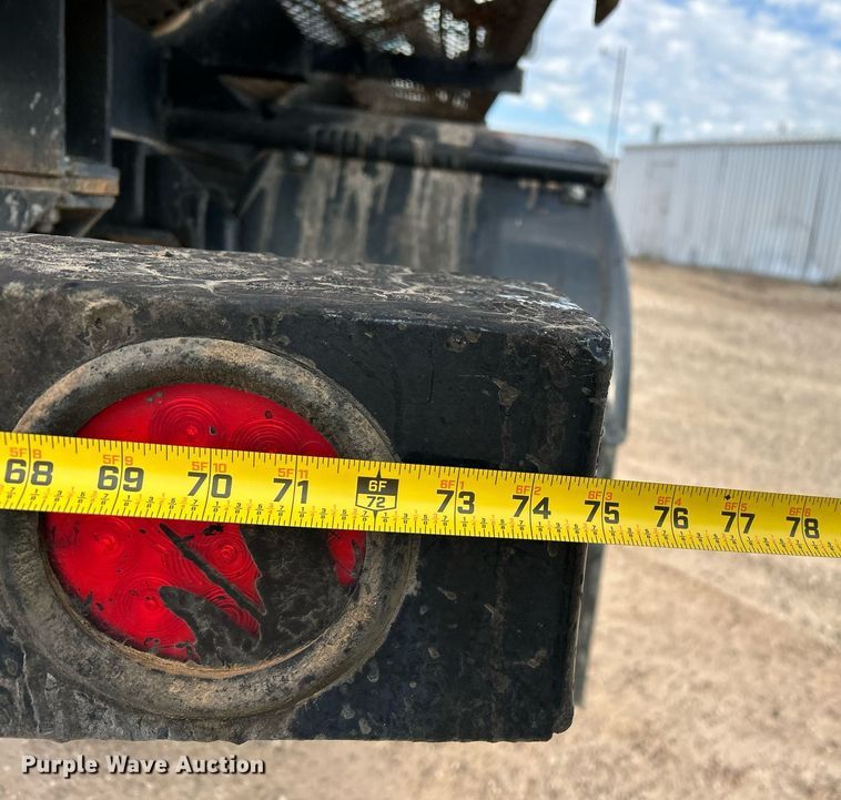 image for item EC1400 1986 International Harvester 1754 oil distributor truck