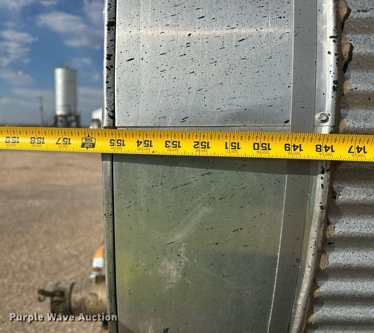 image for item EC1400 1986 International Harvester 1754 oil distributor truck