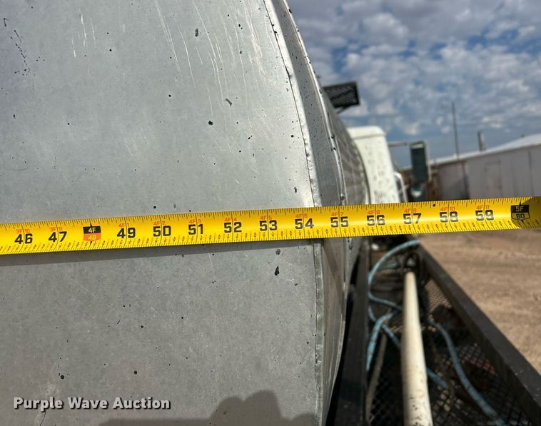 image for item EC1400 1986 International Harvester 1754 oil distributor truck