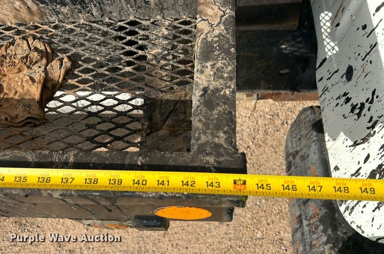 image for item EC1400 1986 International Harvester 1754 oil distributor truck