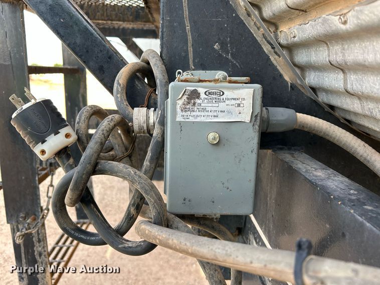 image for item EC1400 1986 International Harvester 1754 oil distributor truck