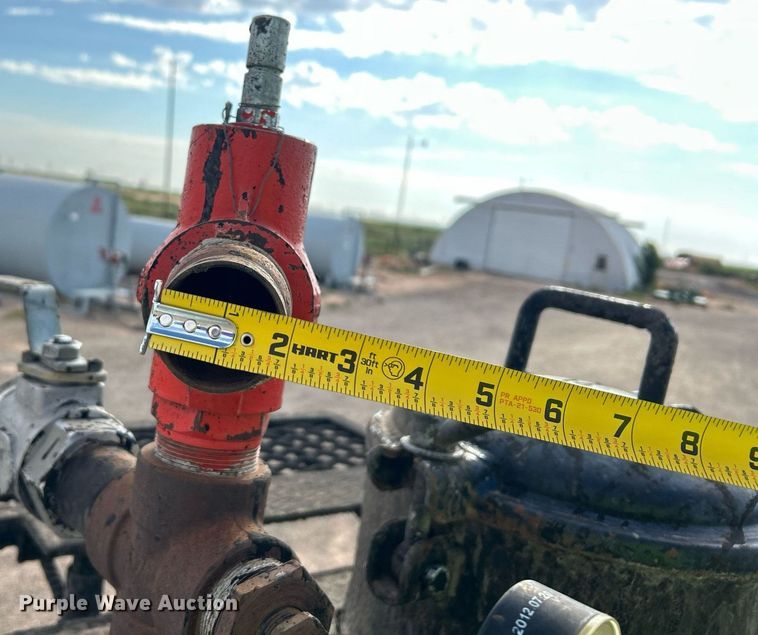 image for item EC1400 1986 International Harvester 1754 oil distributor truck