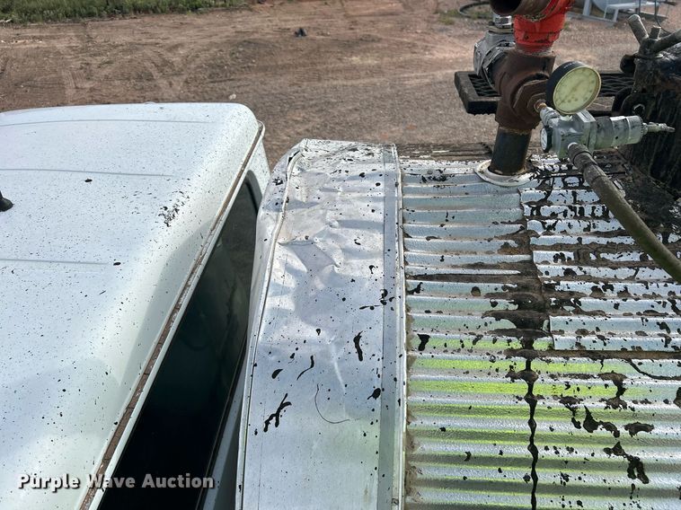 image for item EC1400 1986 International Harvester 1754 oil distributor truck