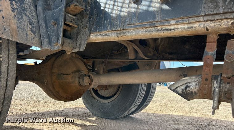 image for item EC1400 1986 International Harvester 1754 oil distributor truck