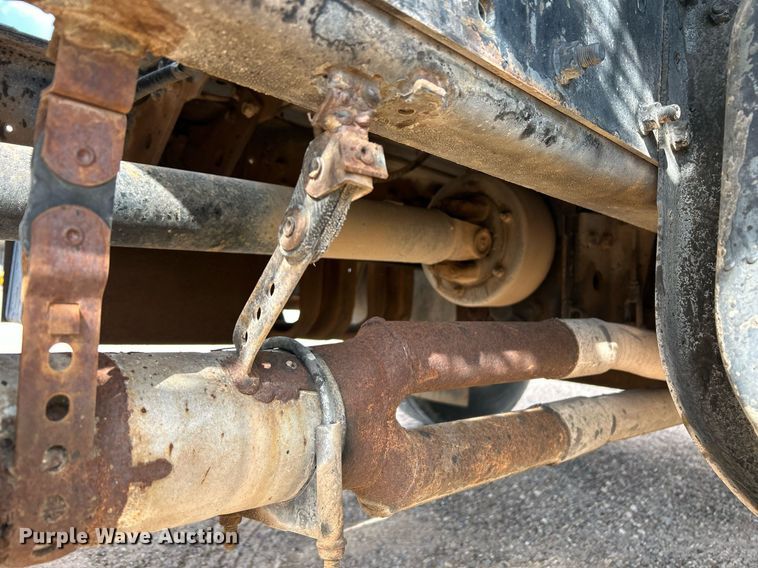 image for item EC1400 1986 International Harvester 1754 oil distributor truck