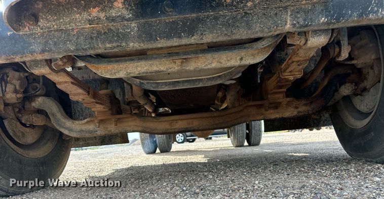 image for item EC1400 1986 International Harvester 1754 oil distributor truck