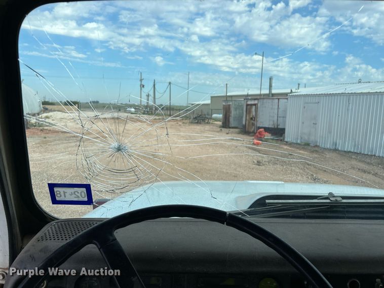 image for item EC1400 1986 International Harvester 1754 oil distributor truck