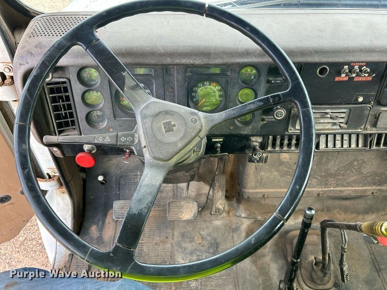 image for item EC1400 1986 International Harvester 1754 oil distributor truck