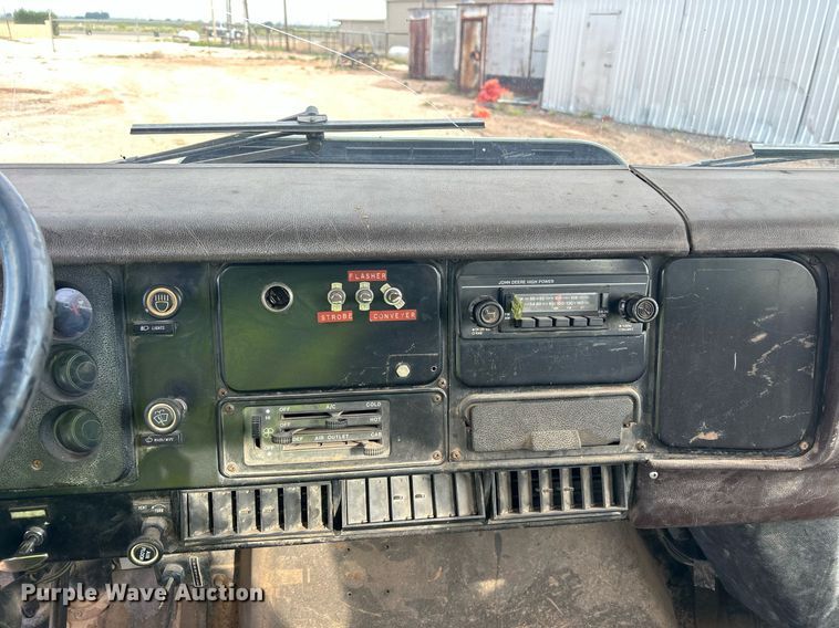 image for item EC1400 1986 International Harvester 1754 oil distributor truck