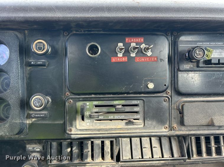 image for item EC1400 1986 International Harvester 1754 oil distributor truck