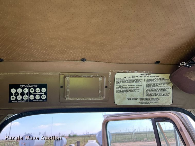 image for item EC1400 1986 International Harvester 1754 oil distributor truck