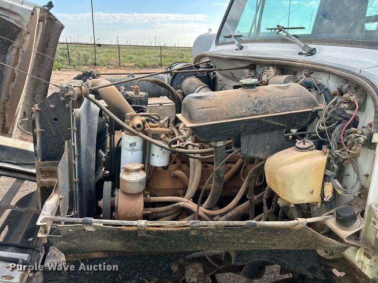 image for item EC1400 1986 International Harvester 1754 oil distributor truck