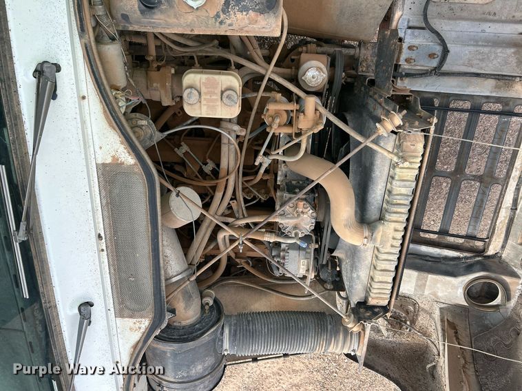 image for item EC1400 1986 International Harvester 1754 oil distributor truck