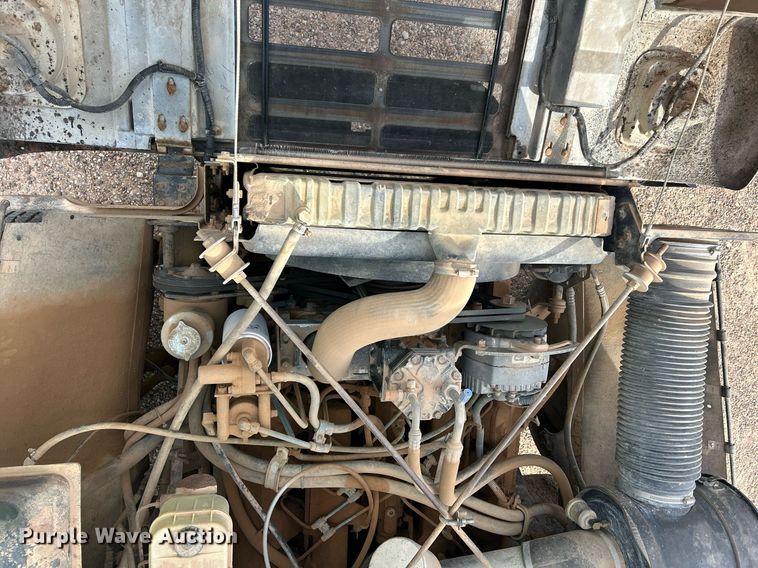 image for item EC1400 1986 International Harvester 1754 oil distributor truck